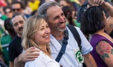MYRIAM BREGMAN MARCHÓ CON EL HERMANO DE ESTEBAN TREBUCQ "EN DEFENSA DE LA SALUD PÚBLICA"