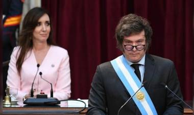 JAVIER MILEI PREPARA UNA CENA POST ASAMBLEA LEGISLATIVA CON EL EQUIPO Y SIN VICTORIA VILLARRUEL