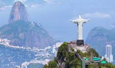 RESERVAS SIN RESPIRO: SE FUERON CASI US$ 1.500 MILLONES POR EL TURISMO Y EL PAGO DE TARJETAS DE CRÉDITO