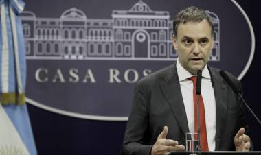 EL GOBIERNO IMPLEMENTARÁ MEDIDAS PARA RESTRINGIR LA LIBERTAD DE PRENSA EN CASA ROSADA