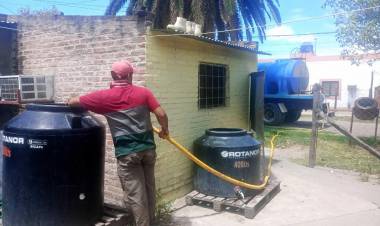 EN MACHAGAI Y ZONAS DEL DPTO. 25 DE MAYO: EL GOBIERNO PROVINCIAL TRANSPORTÓ MÁS DE MEDIO MILLÓN DE LITROS DE AGUA PARA CONSUMO HUMANO
