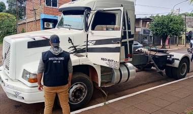 EFECTIVOS SECUESTRAN UN CAMIÓN CON PEDIDO DE SECUESTRO EN EL MARCO DE UNA INVESTIGACIÓN POR FRAUDE