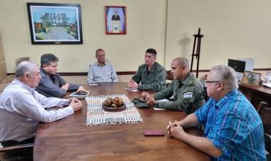 EL INTENDENTE ADALBERTO PAPP RECIBIÓ A AUTORIDADES DE GENDARMERÍA NACIONAL PARA COORDINAR ACCIONES DE SEGURIDAD
