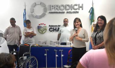 ENTREGA DE MÁS AYUDAS TÉCNICAS A PERSONAS CON DISCAPACIDAD: “TENEMOS EL OBJETIVO DE ACOMPAÑAR A QUIENES LO NECESITEN” DIJO LA VICEGOBERNADORA SCHNEIDER