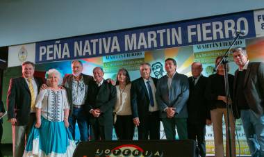 EL GOBERNADOR ZDERO ACOMPAÑÓ EL 80° ANIVERSARIO DE LA PEÑA MARTÍN FIERRO