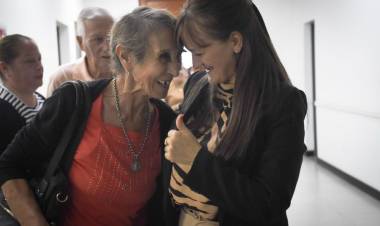 LA VICEGOBERNADORA SCHNEIDER ENTREGÓ AYUDAS TÉCNICAS QUE MEJORAN LA CALIDAD DE VIDA A AFILIADOS DEL INSSSEP