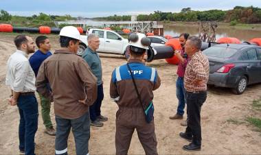 RIACHO BARRANQUERAS: EQUIPOS TÉCNICOS DE LA APA SUPERVISARON TAREAS DE DRAGADO EN LA ZONA DEL MUELLE DE YPF