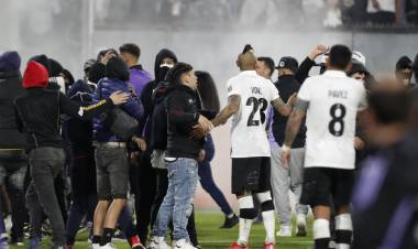 DURAS SANCIONES PARA HINCHAS DE COLO COLO QUE INVADIERON LA CANCHA