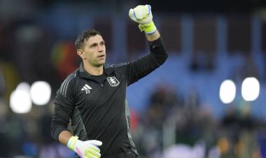 PREMIER LEAGUE: DUELO CRUCIAL ENTRE EL CITY Y EL ASTON VILLA DEL "DIBU"