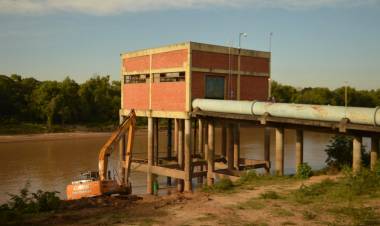 RIACHO BARRANQUERAS: SAMEEP INTENSIFICA LOS TRABAJOS PARA GARANTIZAR LA CAPTACIÓN DE AGUA