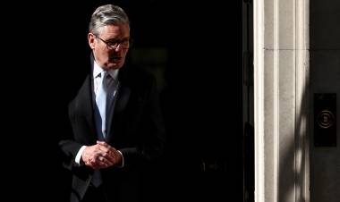 REINO UNIDO: STARMER DA OTRO GIRO A LA DERECHA