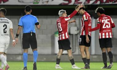 ESTUDIANTES VENCIÓ A CARABOBO Y SE CLASIFICÓ COMO LÍDER A LOS OCTAVOS DE FINAL 