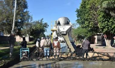 MUNICIPALIDAD DE VILLA ÁNGELA INICIA NUEVA OBRA DE PAVIMENTACIÓN EN CALLE PADRE EDUARDO HRYNIEWICK