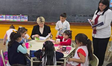 IMPULSO HISTÓRICO A LA LECTURA ESCOLAR: MÁS DE 300 MIL LIBROS DE "APRENDO LEYENDO" YA SON UTILIZADOS EN LAS AULAS CHAQUEÑAS