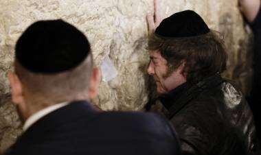 JAVIER MILEI VIAJÓ A ISRAEL Y FUE A VISITAR EL MURO DE LOS LAMENTOS