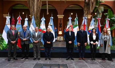SANTIAGO DEL ESTERO: EL GOBERNADOR ZDERO ESTUVO PRESENTE HOY EN LA REUNIÓN DE MANDATARIOS DEL NORTE GRANDE Y DEL LITORAL