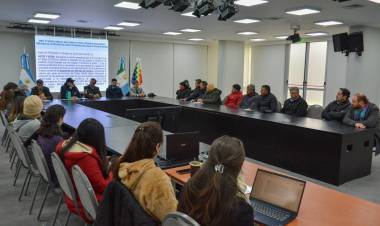 PRODUCCIÓN SE REUNIÓ CON PESCADORES COMERCIALES PARA INFORMAR SOBRE LA NORMATIVA VIGENTE
