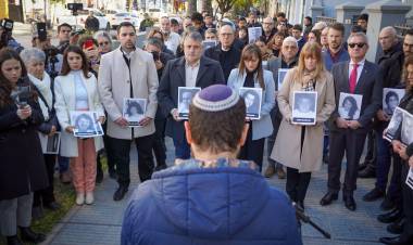 “LA MEMORIA NO PRESCRIBE Y LA VERDAD ES UNA DEUDA QUE AÚN DUELE”, DIJO LA VICEGOBERNADORA SCHNEIDER A 31 AÑOS DEL ATENTADO A LA AMIA