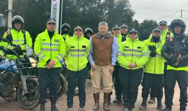 POLICIA CAMINERA SECUESTRO UN AUTO ROBADO, APRESO A CUATRO PERSONAS E INTERVINO VARIAS CARGAS
