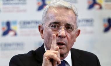 COLOMBIA: CONDENAN AL EXPRESIDENTE URIBE POR SOBORNO A TESTIGOS Y FRAUDE PROCESAL