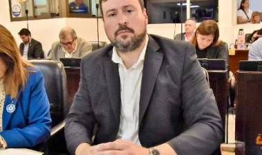 ROMERO CASTELÁN: “ME DA VERGÜENZA AJENA PÉREZ PONS”