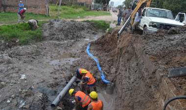RESISTENCIA: SAMEEP RESTABLECE EL SERVICIO DE AGUA POTABLE EN VILLA LUZURIAGA, TRAS REPARACIÓN DE CAÑERÍA