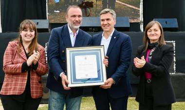 EL GOBERNADOR ZDERO ACOMPAÑÓ HOY EL ANIVERSARIO 137º DE PUERTO TIROL
