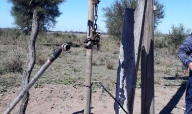 RÍO MUERTO: SAMEEP Y APA REEMPLAZARON BOMBA DE UNA PERFORACIÓN Y RESTABLECIERON EL SERVICIO