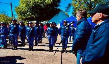 PLAN CHACO SEGURO: EL GOBERNADOR ZDERO ENTREGÓ UN NUEVO VEHÍCULO PARA LA POLICÍA RURAL DE MACHAGAI
