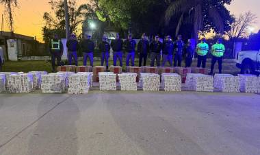 COLABORACIÓN ENTRE GENDARMERÍA Y LA POLICÍA TERMINA CON EL SECUESTRO DE CIGARRILLOS DE CONTRABANDO