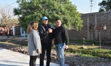 VILLA ÁNGELA AVANZA EN LA ÚLTIMA ETAPA DEL PAVIMENTO PROYECTADO