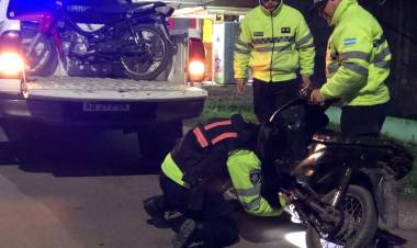 POLICÍA CAMINERA RECUPERÓ TRES MOTOS, SECUESTRÓ OTRA DOS ADULTERADAS Y LABRÓ 229 ACTAS VARIAS