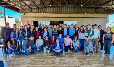 VILLA ÁNGELA: “AL CHACO SE LO DEFIENDE CON CORAJE Y TRABAJANDO JUNTO A LA GENTE” DIJO SILVANA SCHNEIDER
