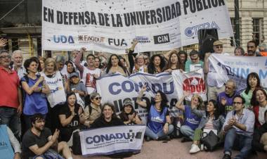 EL GARRAHAN Y LAS UNIVERSIDADES ADVIERTEN QUE VOLVERÁN A LA CALLE SI MILEI VETA LAS LEYES DE FINANCIAMIENTO