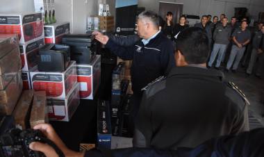 SEGURIDAD ENTREGÓ EQUIPAMIENTO INFORMÁTICO PARA FORTALECER EL SISTEMA PENITENCIARIO PROVINCIAL