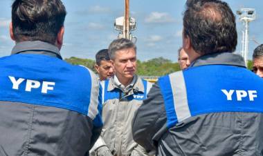 YPF REANUDA EL ABASTECIMIENTO REGIONAL CON LA LLEGADA DE BARCAZAS DE COMBUSTIBLE