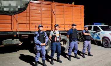 AGENTES DE CAMINERA INCAUTAN UN CAMIÓN ADULTERADO, RECUPERAN MOTOCICLETA ROBADA Y CAPTURAN A UN HOMBRE BUSCADO POR LA JUSTICIA DE BUENOS AIRES