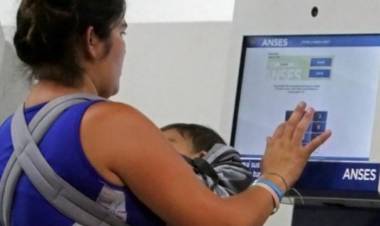 A PEDIDO DEL FMI, MILEI PROYECTA UN AJUSTE EN LA AUH Y LAS ASIGNACIONES FAMILIARES