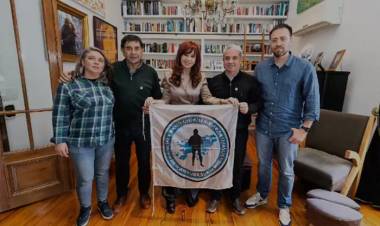 “VAMOS A VOLVER”: EL MENSAJE DE CFK QUE LLEVARON LOS EXCOMBATIENTES A MALVINAS