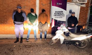 INTENTARON ESCAPAR DE UN CONTROL Y FUERON DETENIDOS CON UN ARMA DE FUEGO