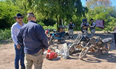 BUSCABAN UNA MOTO SUSTRAÍDA E INCAUTARON CUATRO VEHÍCULOS Y MOTOPARTES