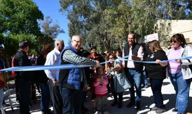 EL MUNICIPIO DE VILLA ÁNGELA INAUGURÓ UNA NUEVA CUADRA DE PAVIMENTO FRENTE AL JARDÍN DE INFANTES “CAPULLITO DE ALGODÓN”
