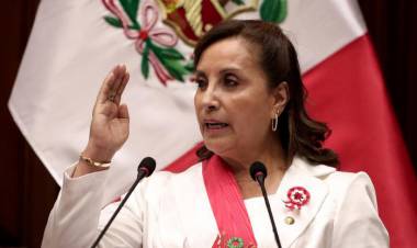PERÚ: EL CONGRESO DESTITUYÓ A DINA BOLUARTE
