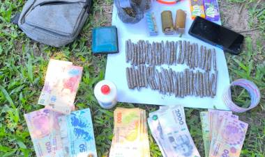 LO SORPRENDIERON CON CIGARRILLOS ARMADOS, FRASCOS DE MARIHUANA Y DINERO