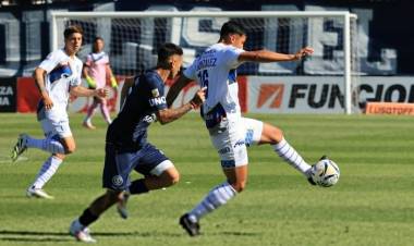 TORNEO CLAUSURA: EL CLÁSICO MENDOCINO TERMINÓ EN UN CERO CON PENA Y SIN GLORIA