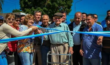 PLAN PROVINCIAL DE URBANIZACIÓN: EL GOBERNADOR ZDERO INAUGURÓ MÁS Y NUEVAS CUADRAS DE PAVIMENTO EN LAS BREÑAS