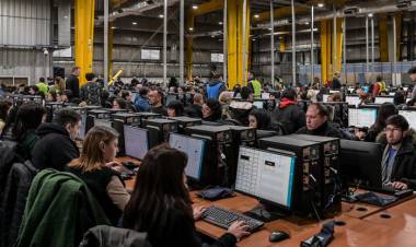LA MANIOBRA DESESPERADA DEL GOBIERNO PARA DIBUJAR UN TRIUNFO