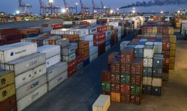 SALDO DE COMERCIO POSITIVO PERO EN DECLIVE