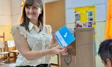 CHARATA: “PEDIMOS A TODOS LOS CHAQUEÑOS QUE SE ACERQUEN A VOTAR” SEÑALÓ SILVANA SCHNEIDER