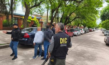 DETIENEN A DOS EXTRANJEROS RELACIONADOS A UN ROBO EN CORRIENTES